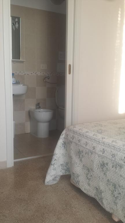 B&B Mareen Santa Maria al Bagno Bilik gambar